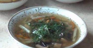Грибной суп едят со сметаной