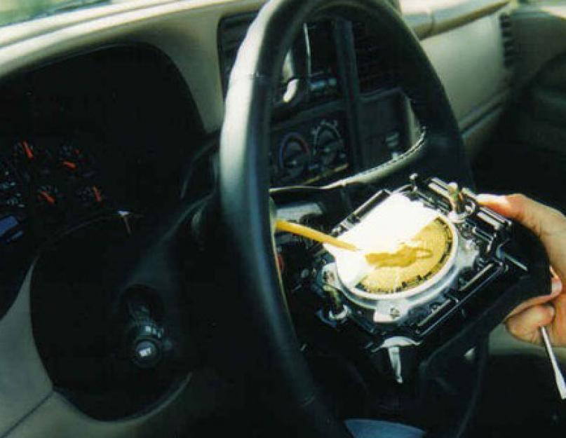 Датчик срабатывания подушек безопасности. Руль после срабатывания подушки безопасности. Remont airbag modulia Opel Zafira a. Восстановление безопасности автомобиля. Ремонт airbag